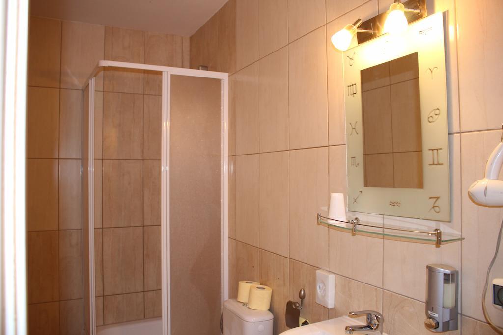 Standard Studio 1 Adult