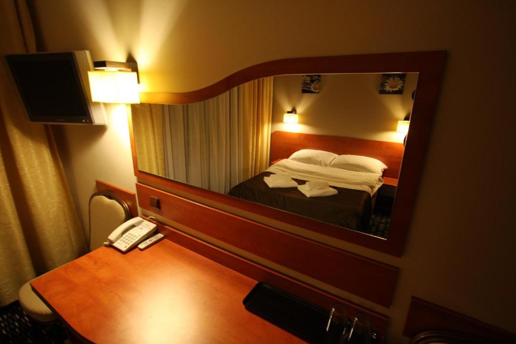 Standard Queen Room