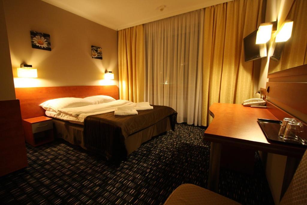 Standard Queen Room