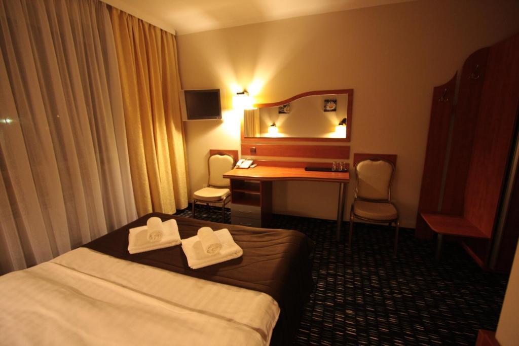 Standard Queen Room