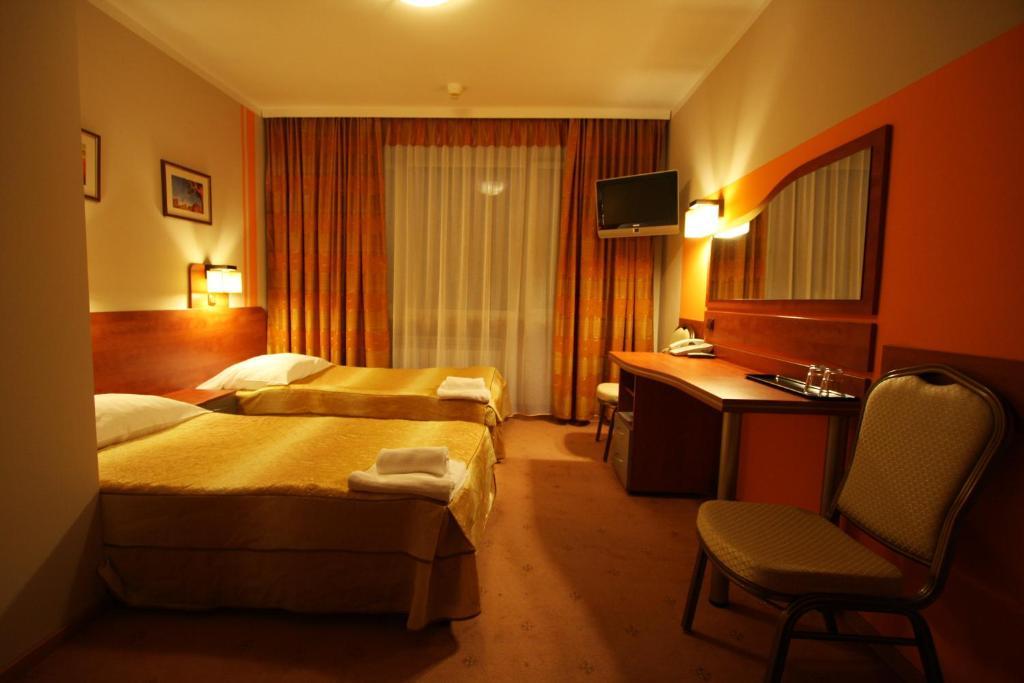 Standard Queen Room