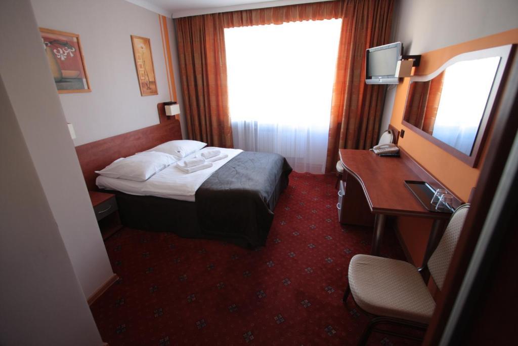Standard Queen Room