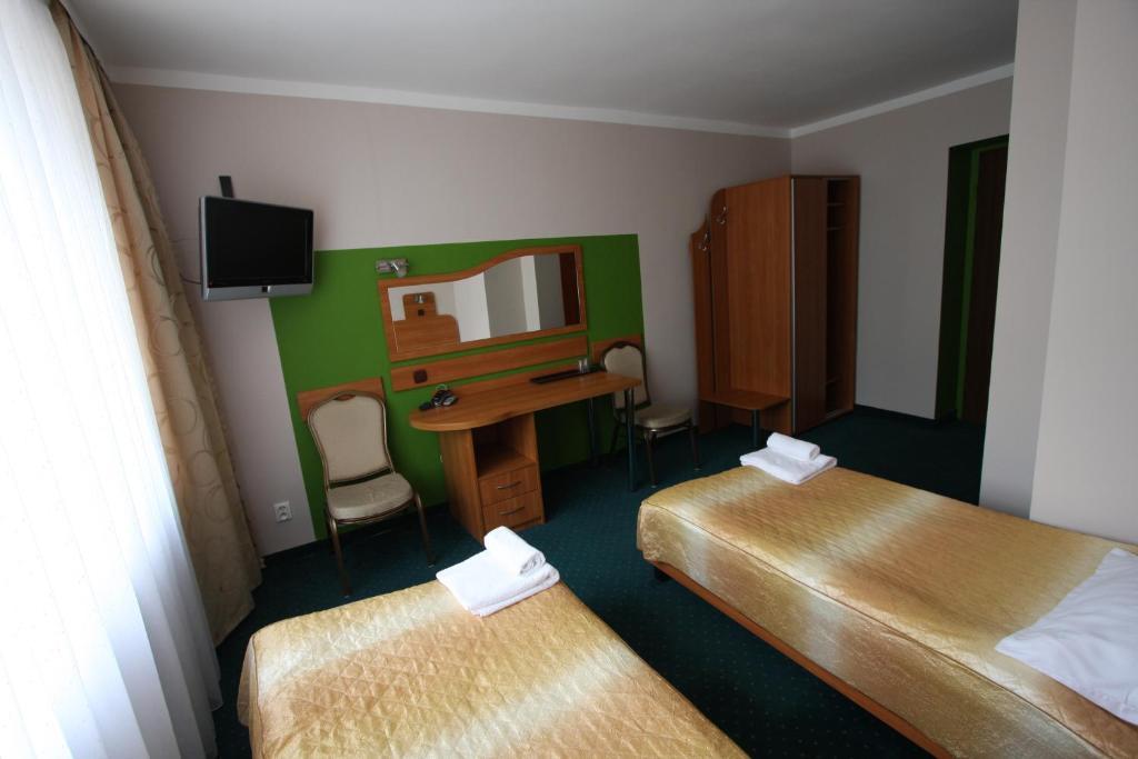 Standard Queen Room