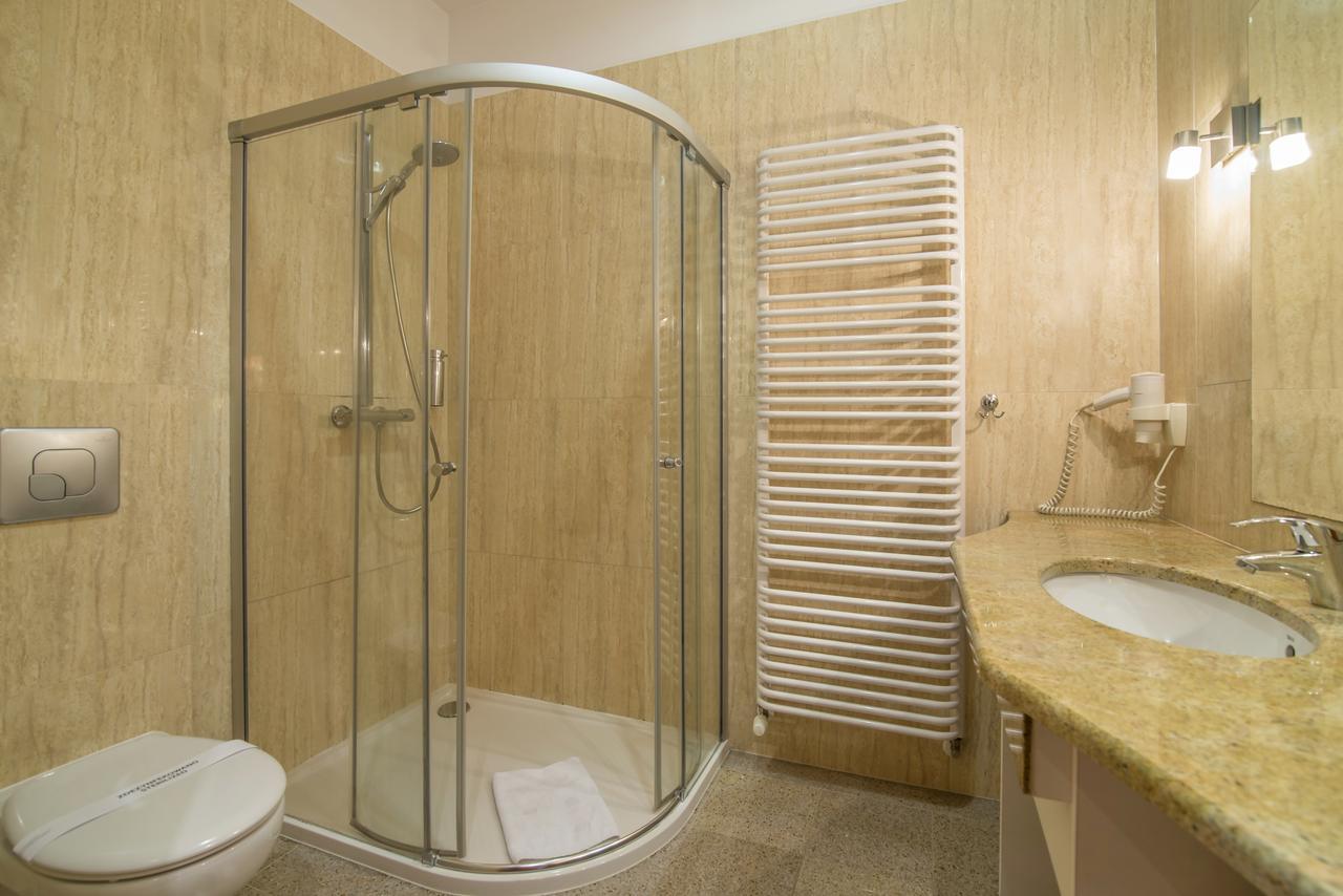 Superior Double or Twin Room Lake View,1693275612:JPEG