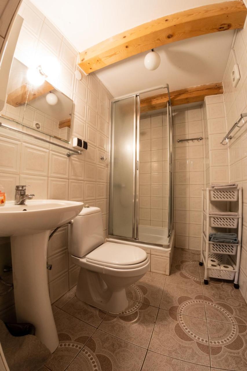 Family Room Private Bathroom