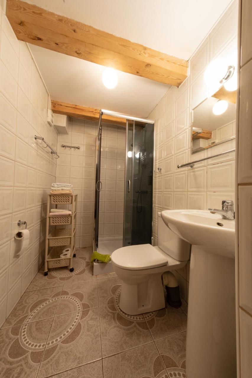 Family Room Private Bathroom