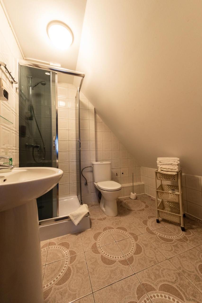 Family Room Private Bathroom