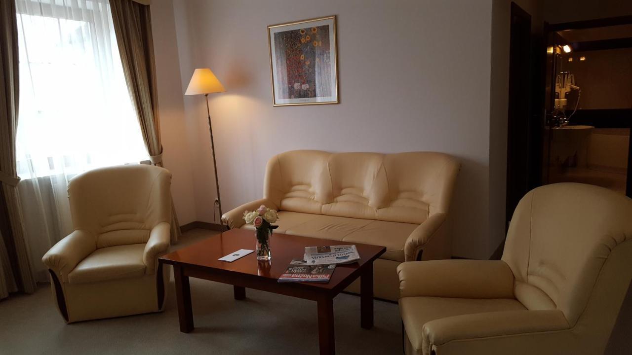 Standard Double Suite
