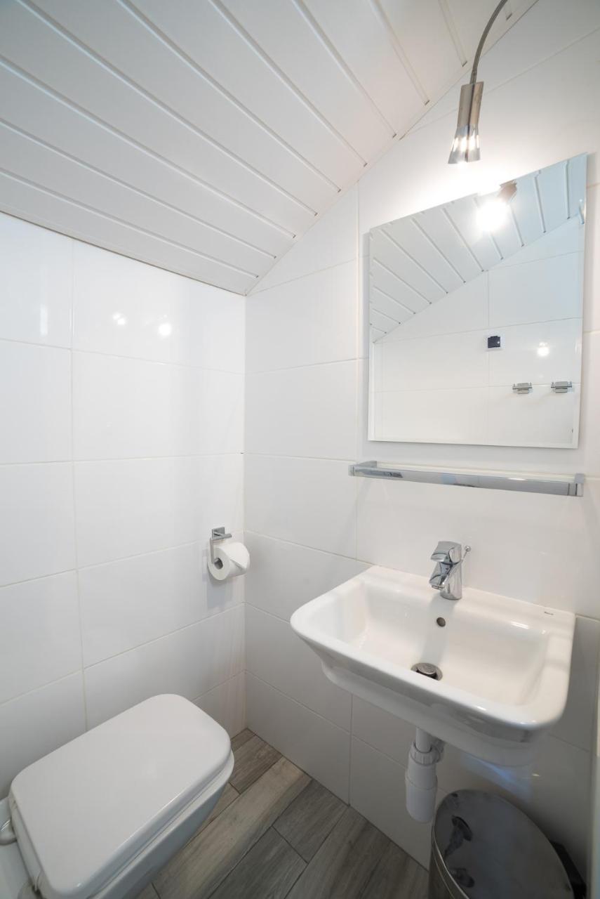 Dormitory Room (6 Adults)