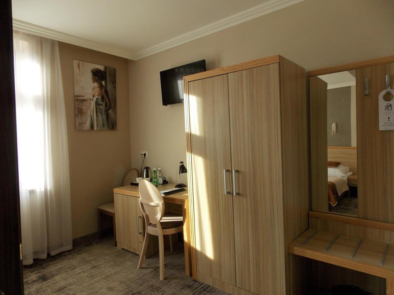 Deluxe Queen Room