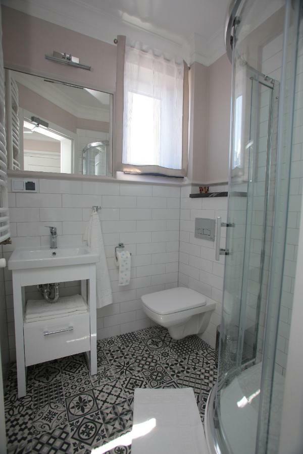 Comfort Triple Room Shower