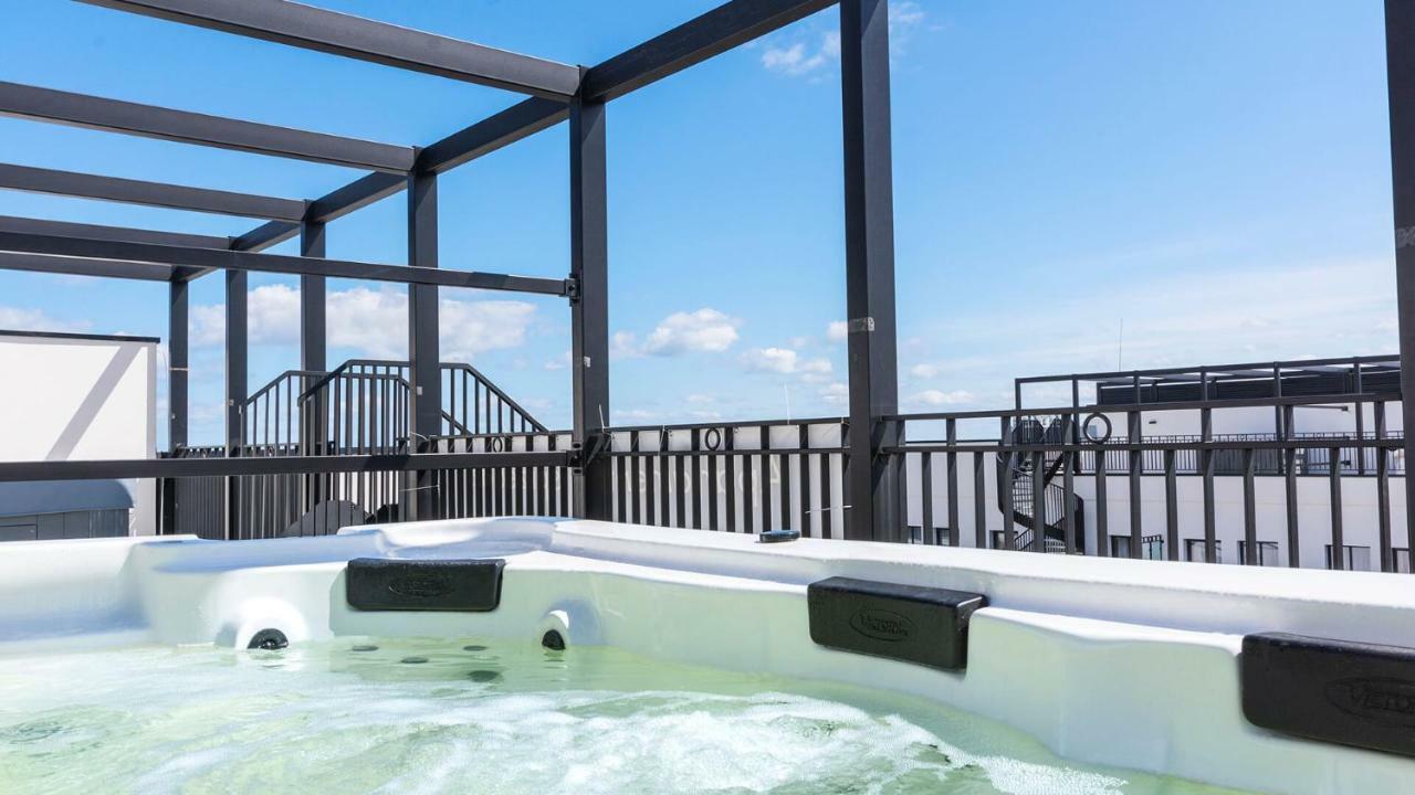 Deluxe Apartment Hot Tub