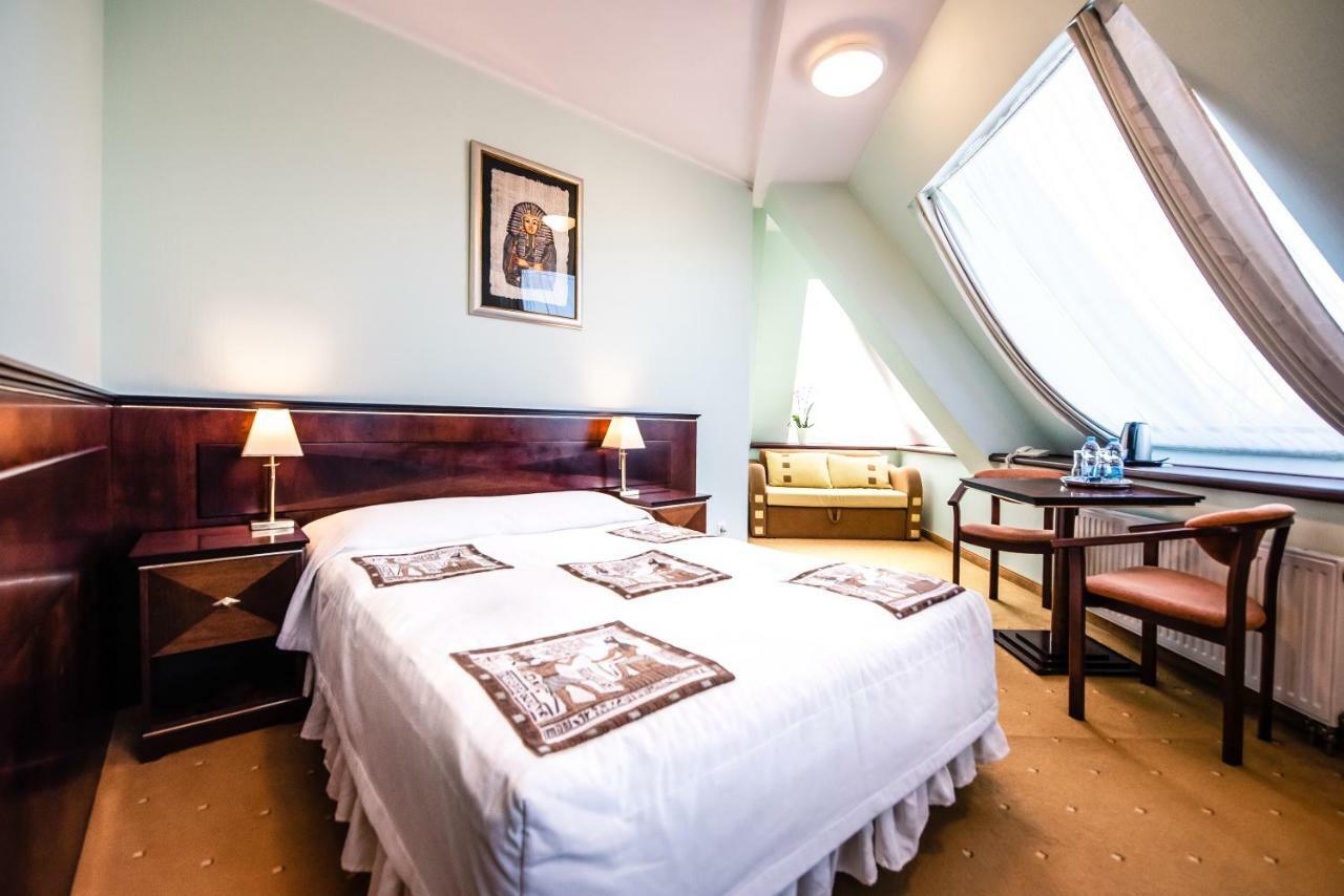 Standard Queen Room