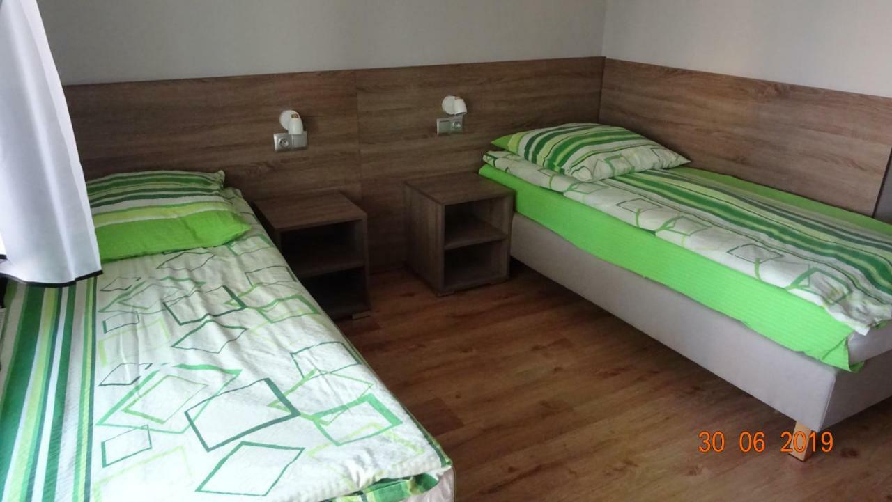 Vierbettzimmer Nr. 3 mit Balkon