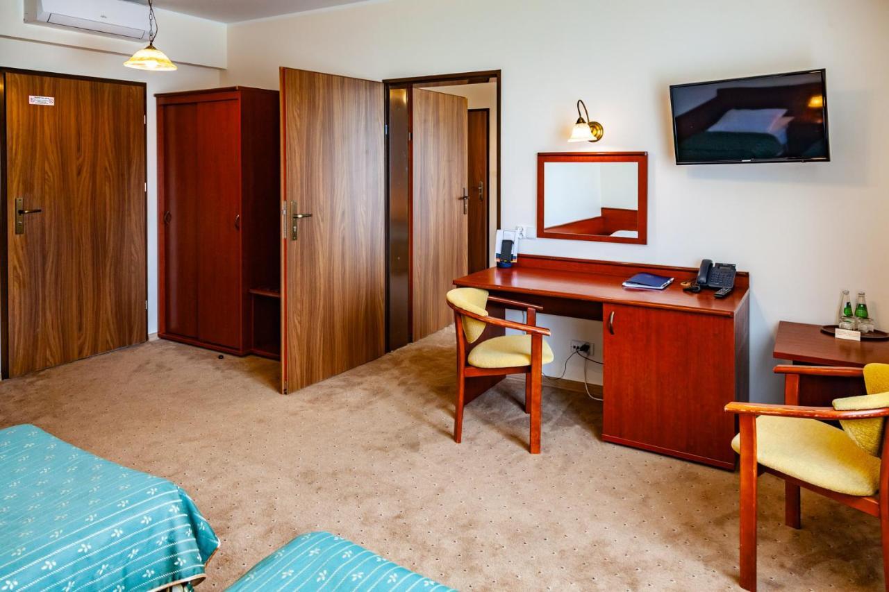 Standard Twin Room Without Balcony