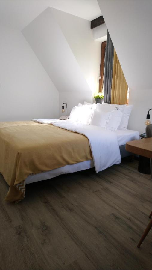 Deluxe King Suite
