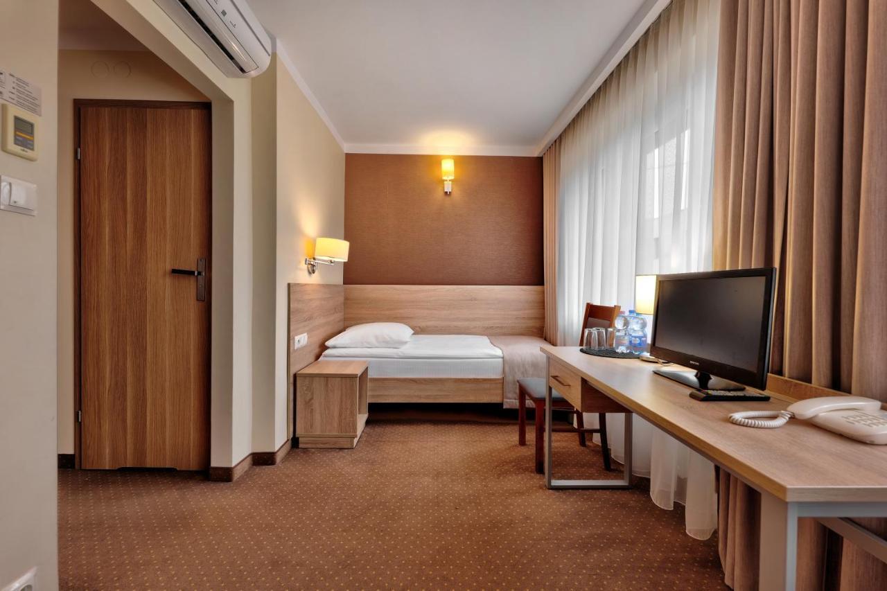 Basic Triple Room