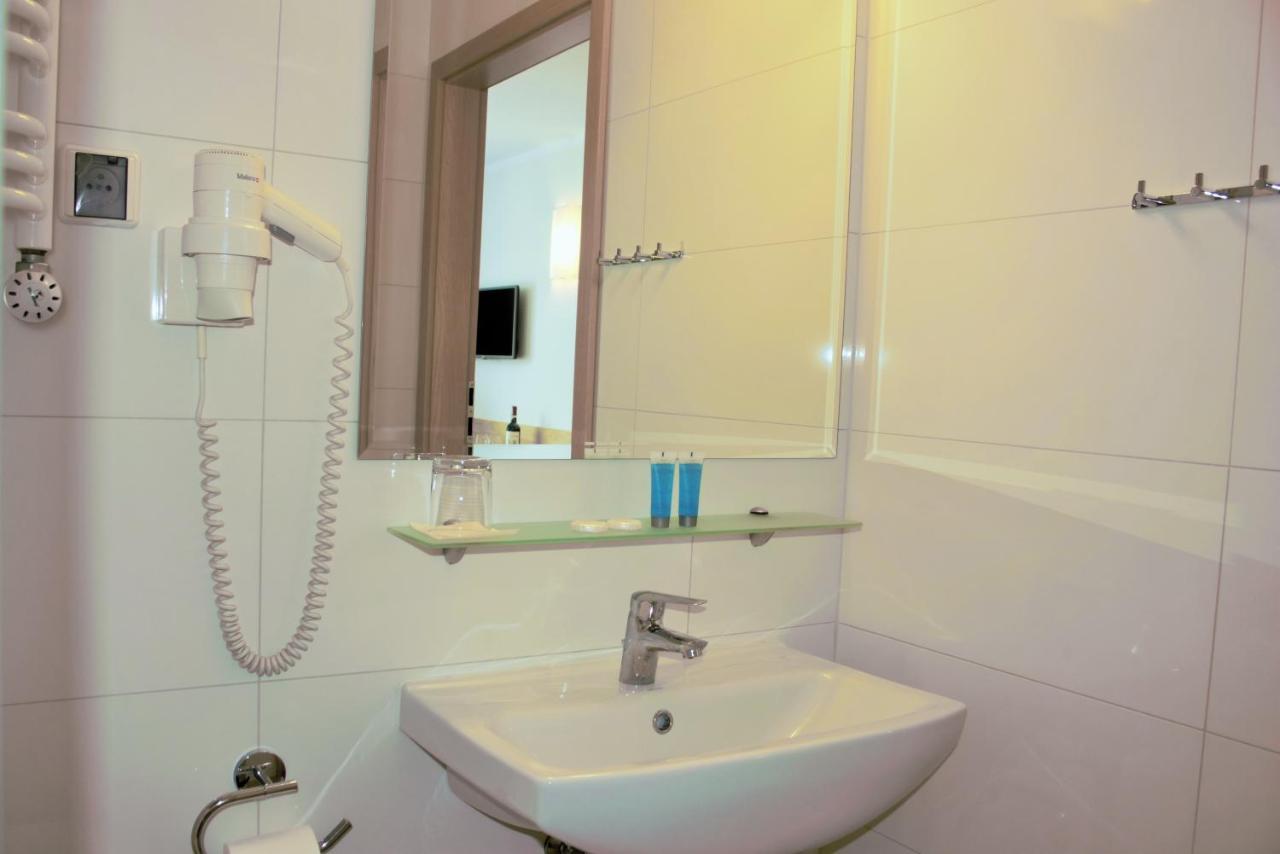 Double or Twin Room Balcony Lake View