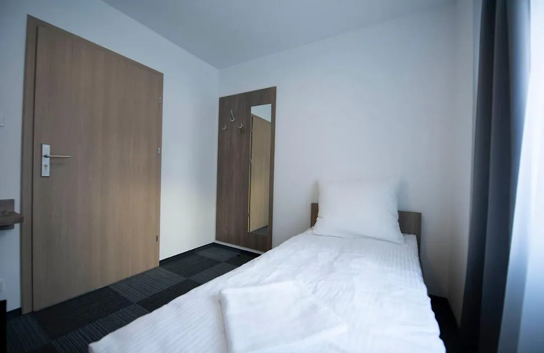 Hostel Sms Free Parking-1
