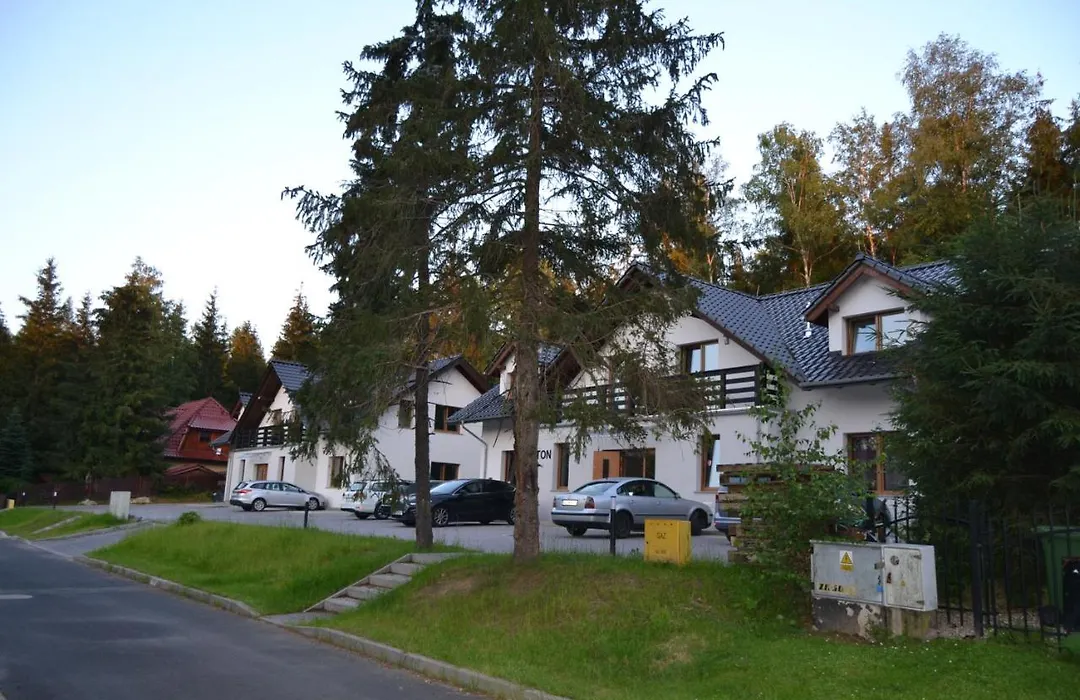 Aston -domek przy lesie, przestronny, apartamenty-1