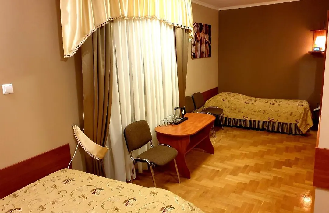 Pałac pod Dębami-1