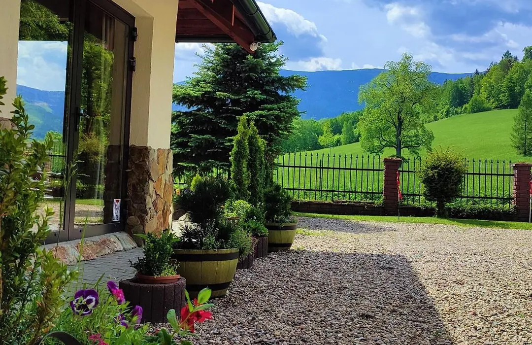 Gorski Widok Karpacz Apartamenty i Pokoje- Salon Kominkowy-1