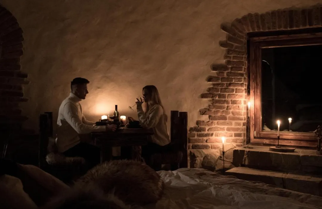 Osada Jaworzyny - Domek Hobbita z jaskinią SPA-1