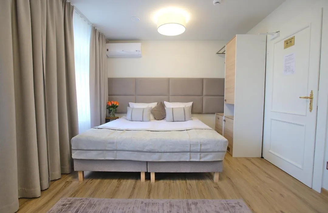 Hotel Na Skarpie-1