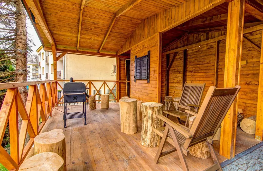 Willa pod Zegarem - w cenie Parking, szybkie Wifi, duzy ogrod, wiata grilowa!-1
