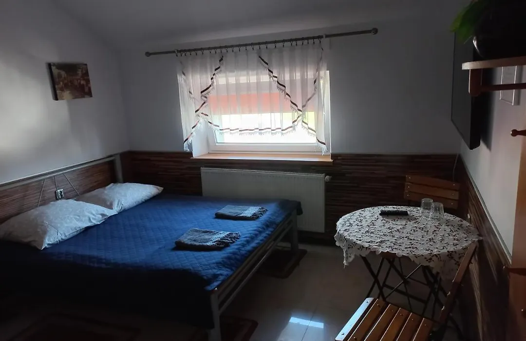 Hotelik Niedżwiadek-1