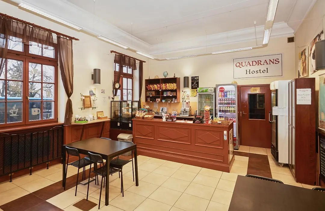 Quadrans Hostel And Caffee Na Dworcu Kolejowym Modlin 7 Min Jazdy Lotniskowym Autobusem Wahadlowym-1