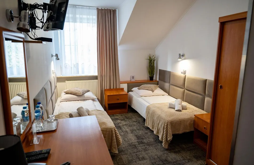 Hotel Duet-1