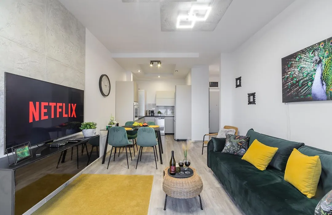 Lumina I 2-Room Apartment With Parking I Balcony I Near Atlas Arena-1