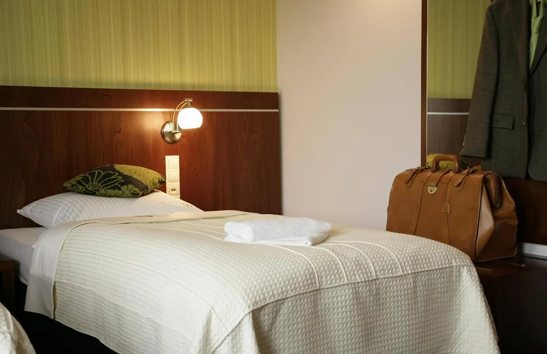 Hotel Azyl-1