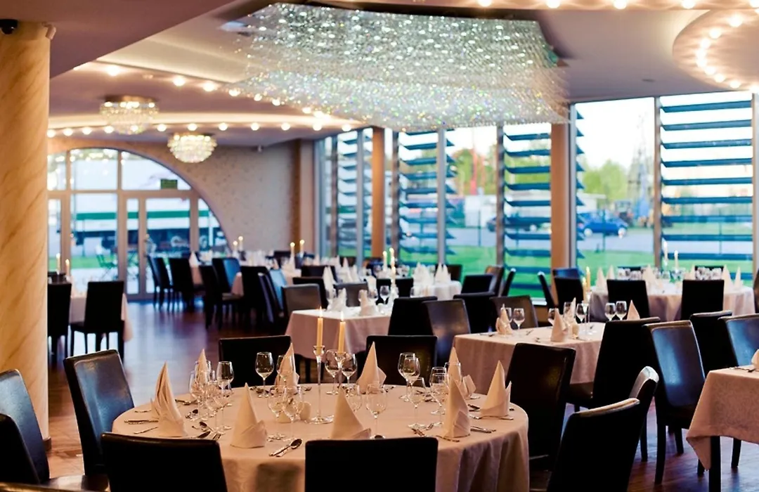 Hotel Symfonia Osjakow-1