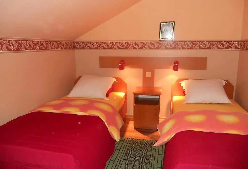 Hotel Karolina-1