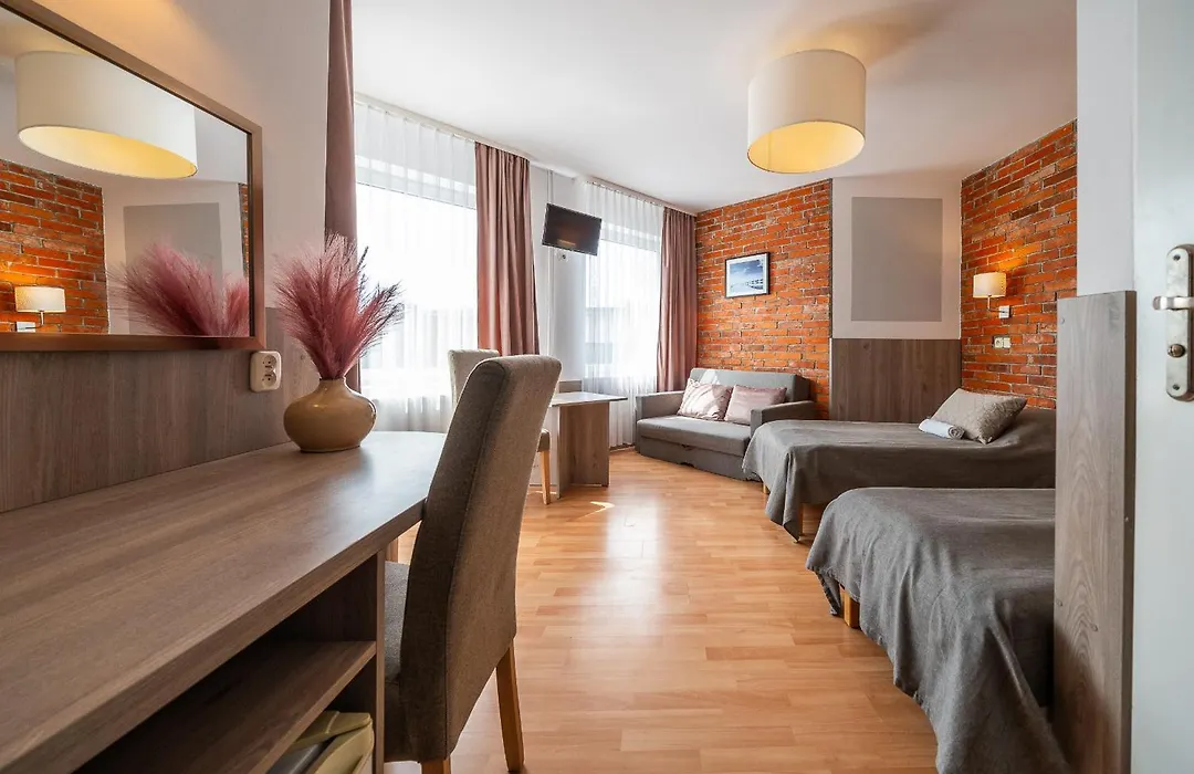 MAX Apartamenty - Pokoje - Domki - Restauracja - Basen-1