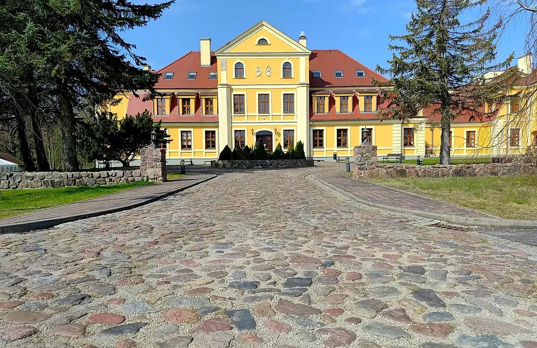 Pałac w Rymaniu-1