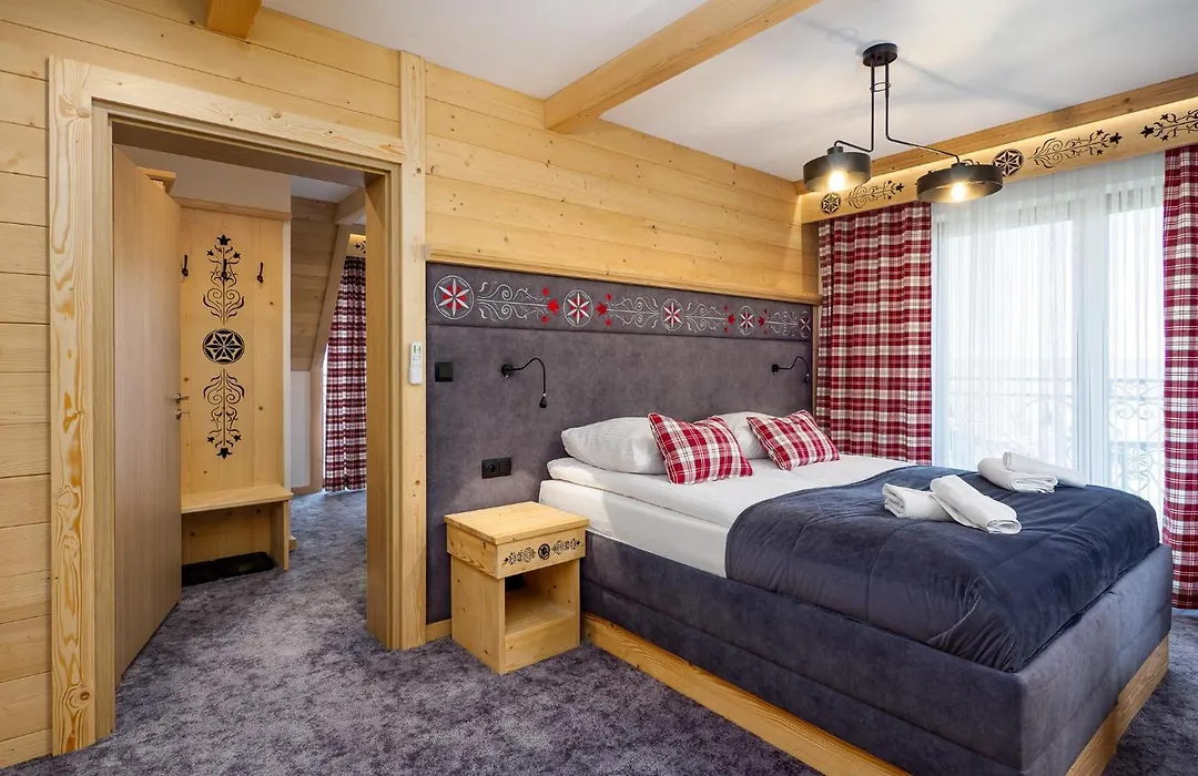 Apartamenty Małe Ciche z jacuzzi ogrodowym, widokiem na TATRY i SKY WALK-1