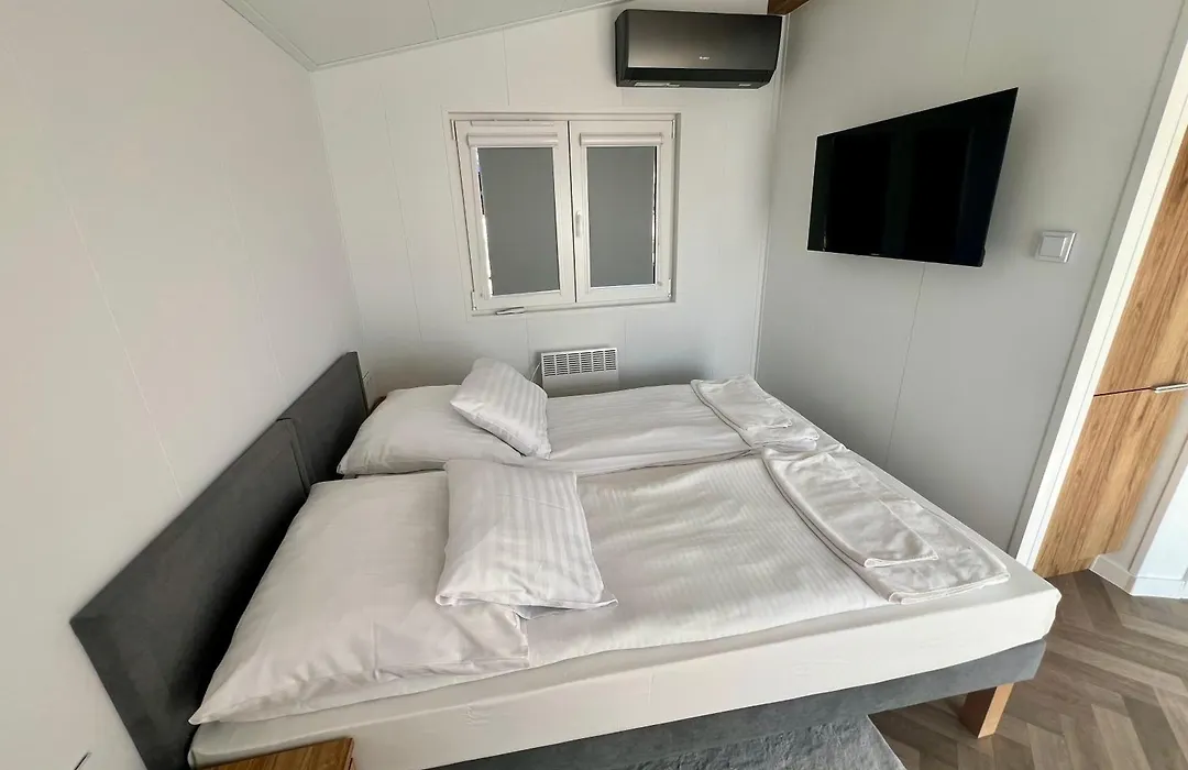 Hotel Nad Stawem-1
