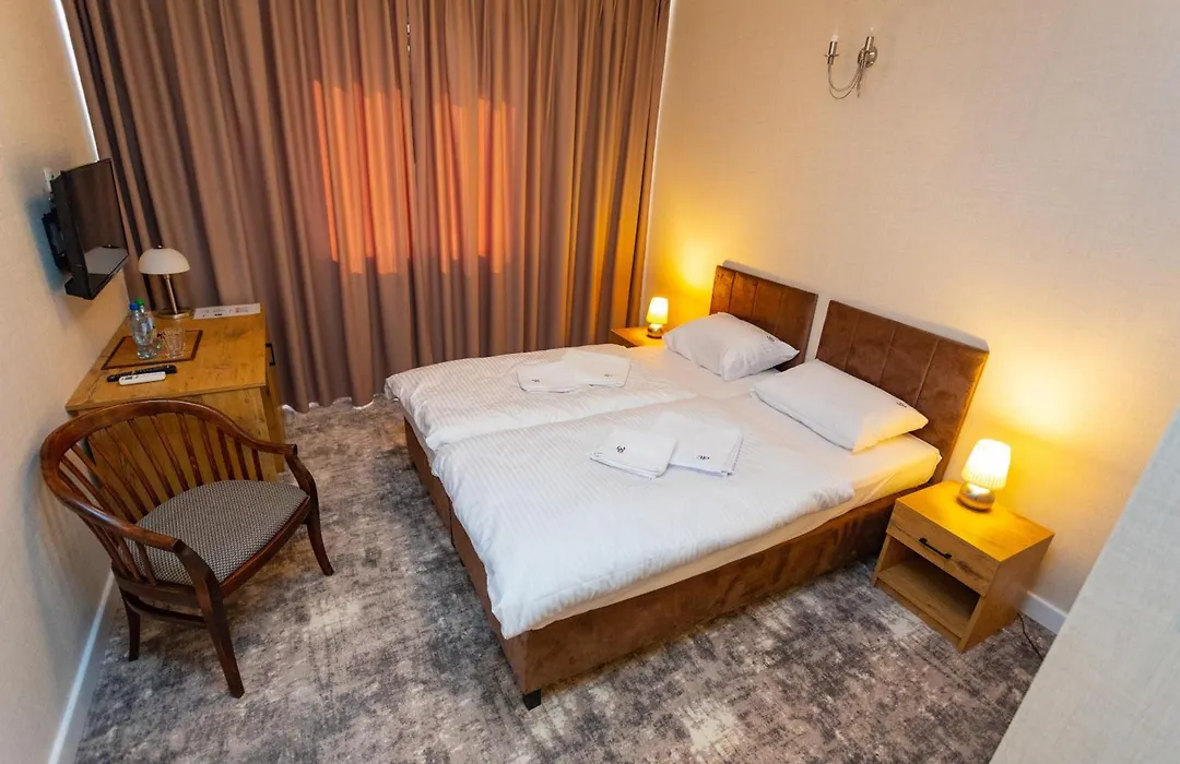 Hotel Trzy Podkowy-1