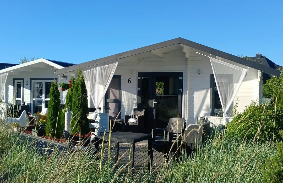 Domki LA MER USTKA z własnymi ogródkami- Balia z jacuzzi ,sauna ,rowery, klimatyzacja-1