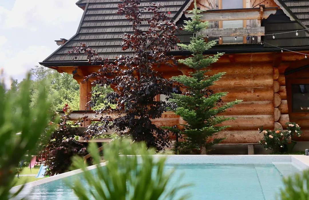 Willa Stożek, 50 m od term i wyciągów narciarskich-1
