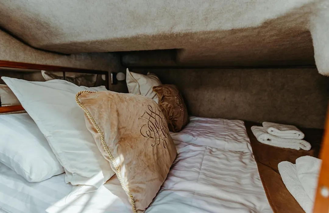 Yacht Hotel - Boat - Pedal Boat, Motorboat Free-1