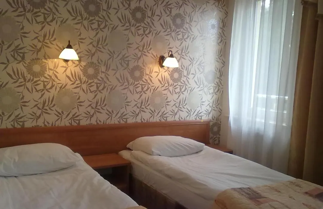 Hotel Z Sanatorium Uzdrowiskowym Knieja Spa&Wellness-1