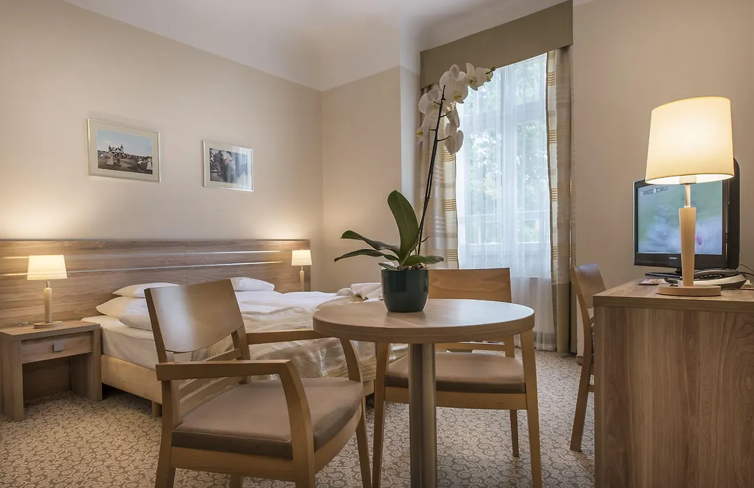 Hotel Cesarskie Ogrody-1
