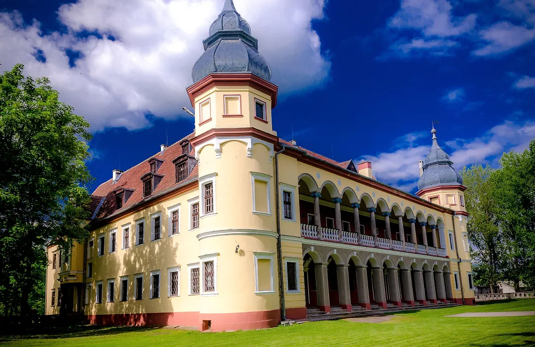 Pałac Krobielowice-1