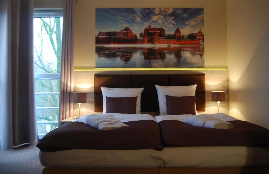 Hotel Piast Przy Zamku-1