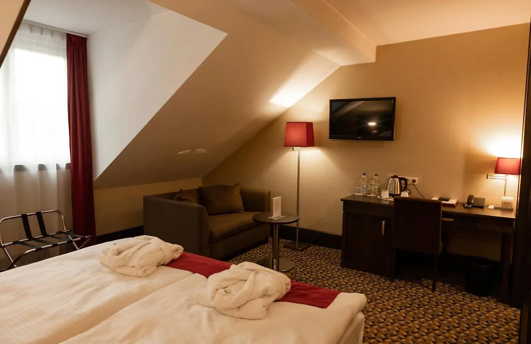 Red Baron Hotel & Restaurant-1