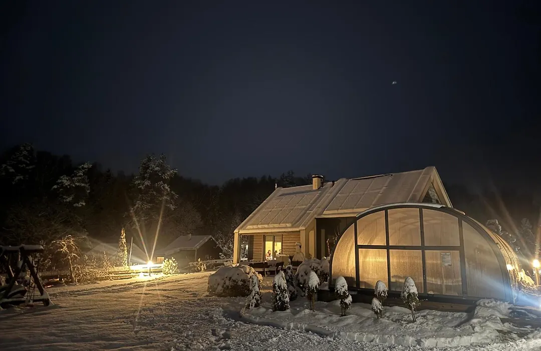 Osada Skoczkowo komfortowe domki z prywatnymi wannami hot-tub nad jeziorem- sauna- balia-staw wędkarski-basen z podgrzewaną wodą!-1